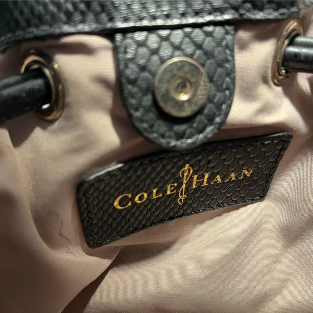 Cole Haan Black Leather Pebbled Leather Drawstring Hobo Shoulder Bucket Bag - Picture 6 of 9